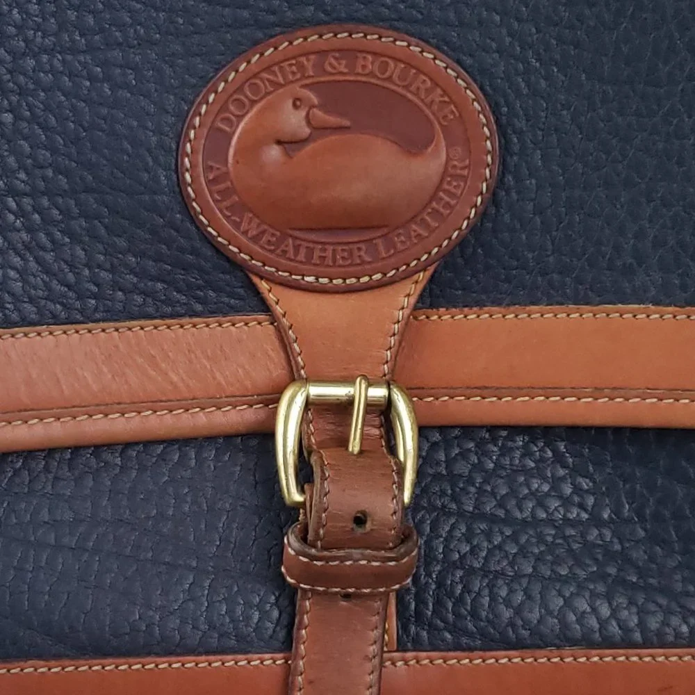 Vintage Dooney Bourke Navy British Tan Med Carrier Surrey Crossbody Purse R120 - Picture 3 of 10